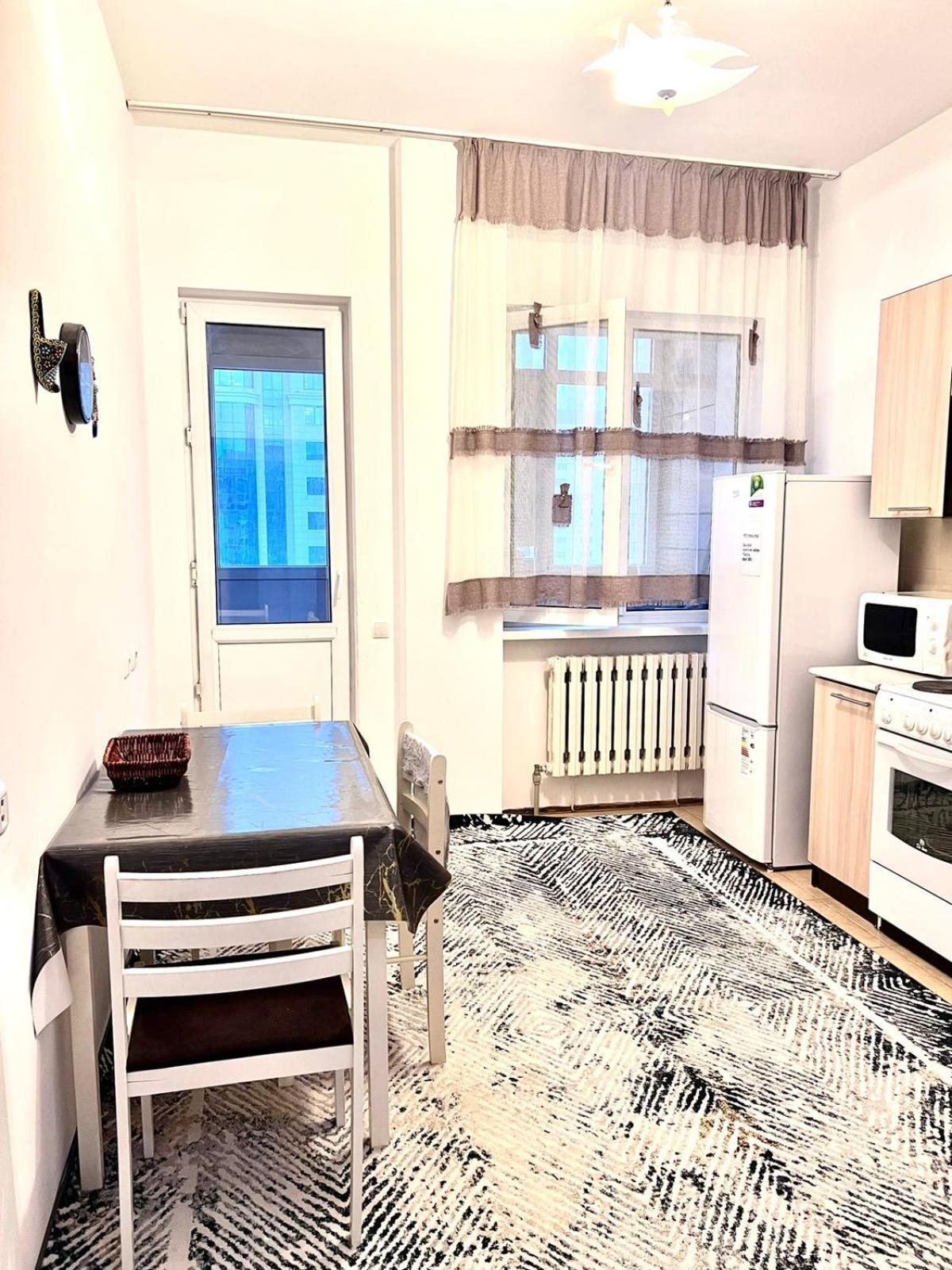 Apartment 215 очень теплые рядом с байтереком с 2 большие кроватями Nur-Sultan (Astana)